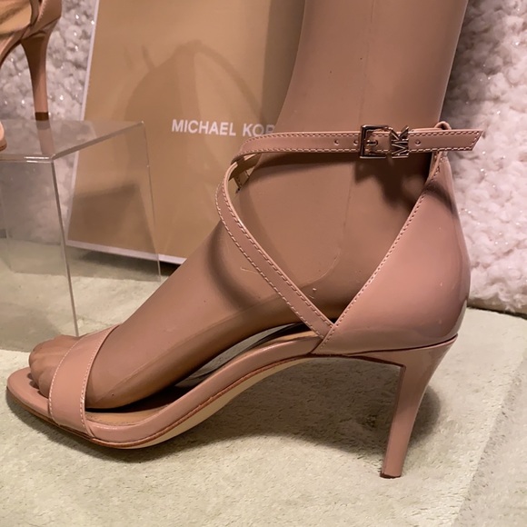 MICHEAL KORS “AVA” HEELED STRAPPY BUCKLED SANDALS - Picture 2 of 10